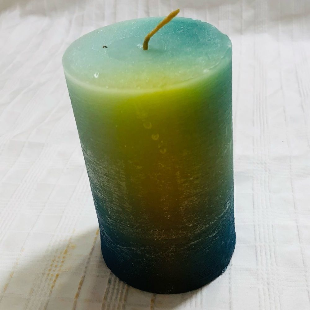 Handcrafted Timber Scented Candle (Blue/Green/Yellow) - Picture 4 of 6